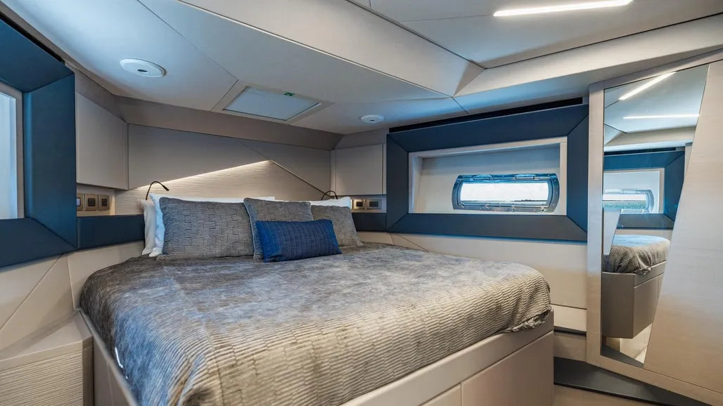 PERSHING 70